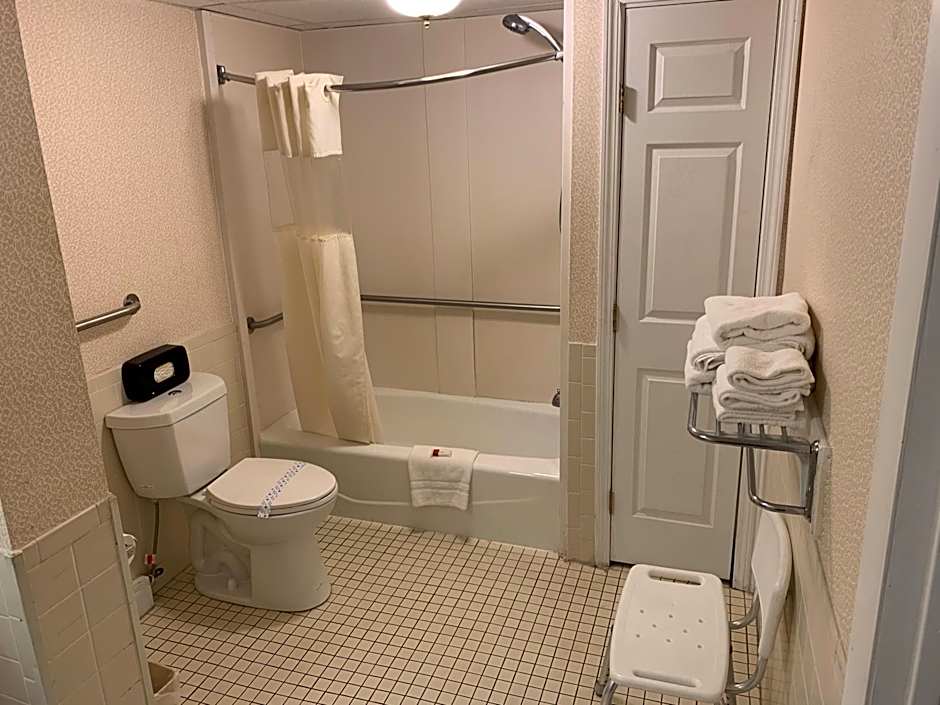 Super 8 by Wyndham Sturbridge