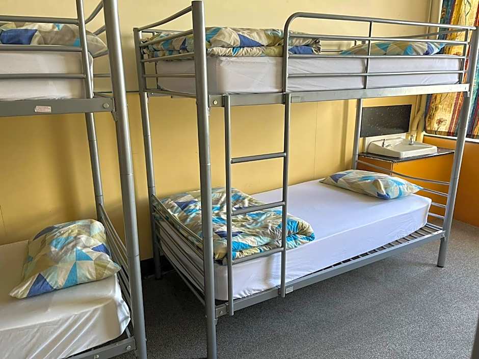 Chalet Backpackers