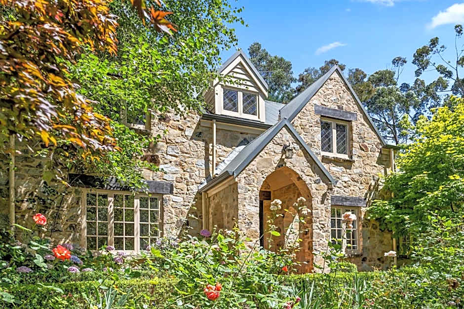 FROGWELL HOLLOW immerse into an idyllic fairytale