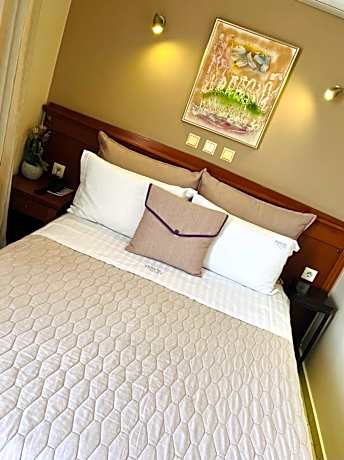 Triton Hotel Piraeus