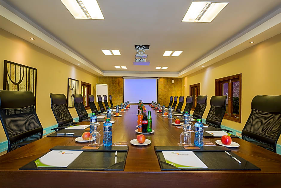 Travellers Beach Hotel & Club