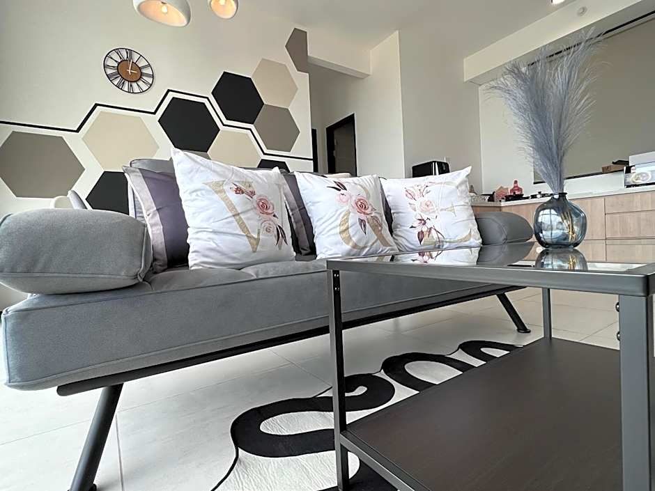 Georgetown Urban Family & Baby-Friendly Home with Skypool Seaview
