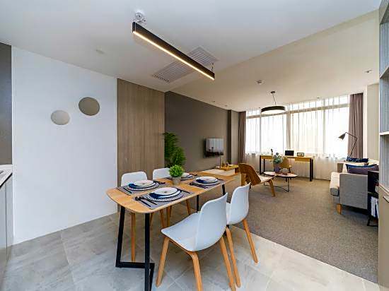 Lingju Chuangxiang Apartment