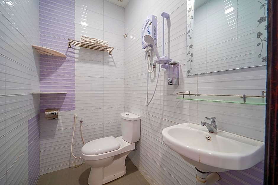 CMN Hotel & Homestay