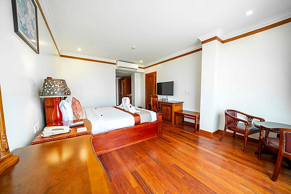 Pursat Riverside Hotel & Spa