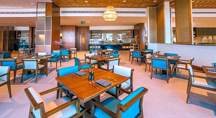 Crowne Plaza Muscat OCEC By IHG