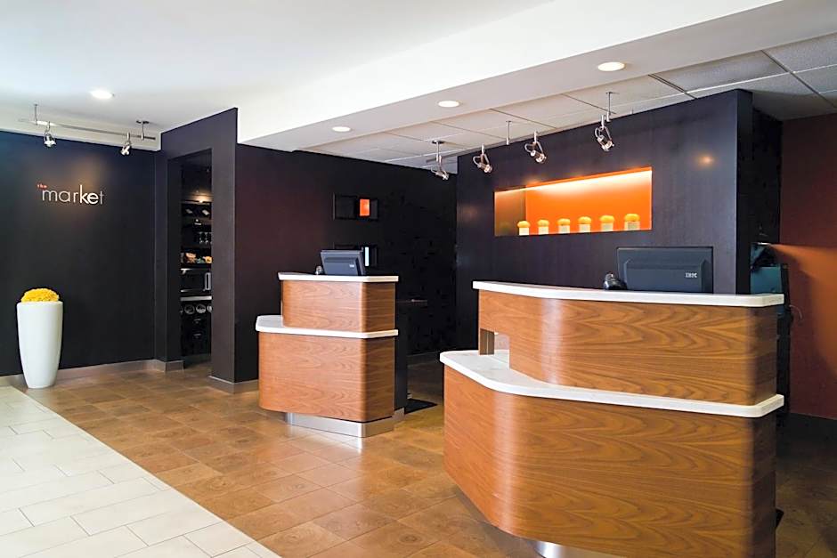 Courtyard by Marriott Fresno