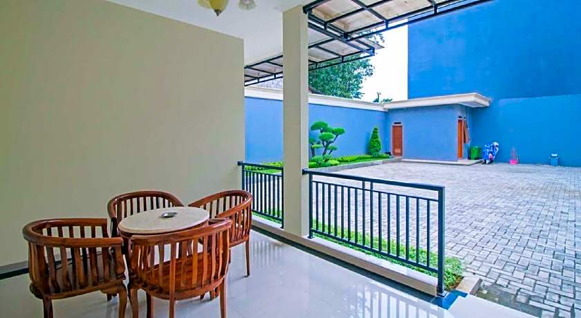 RedDoorz Syariah near Mercu Buana University