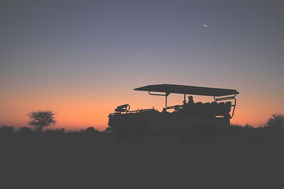 Ivory Wilderness River Rock Lodge