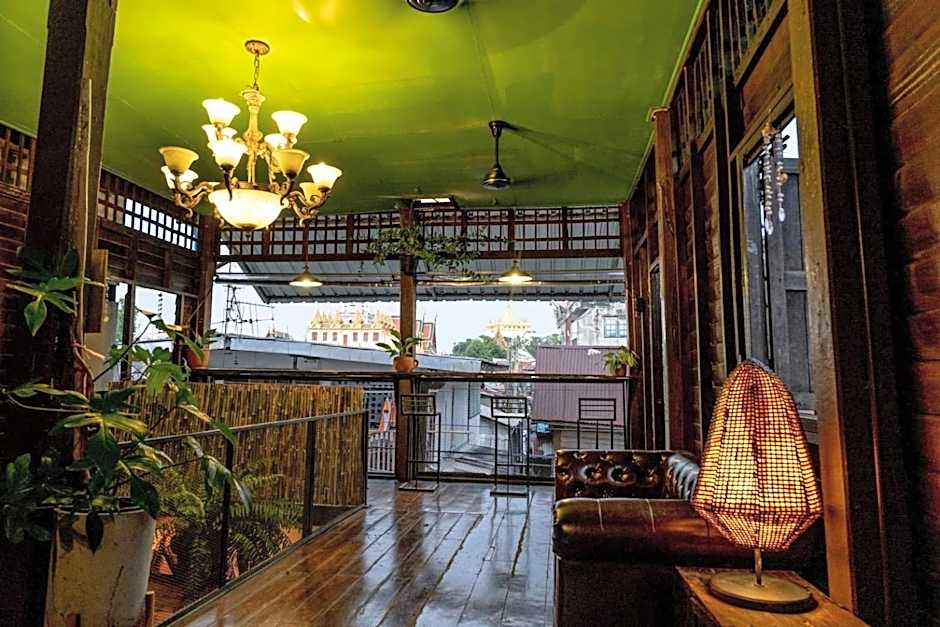 Non House Bangkok บ้านนอนโฮสเทล