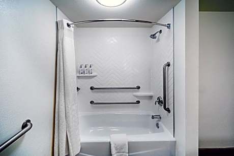 One-Bedroom Suite - Communications/Mobility Accessible