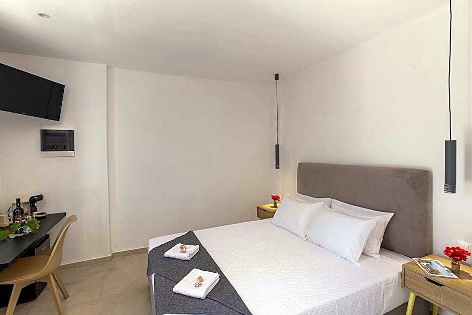 Chrysonisos Suites with Sunset & Seaviews near Kini