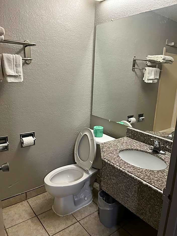 Mid Towne Inn & Suites