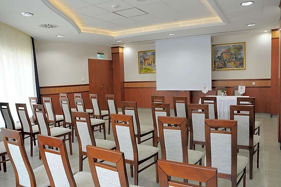 Garden Hotel Wellness és Konferencia