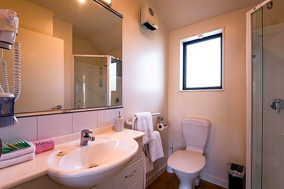 298 Westside Motor Lodge