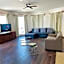 La Lola Hotel & Suites