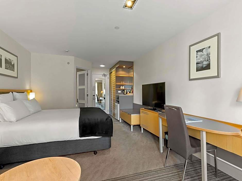 Novotel Queenstown Lakeside