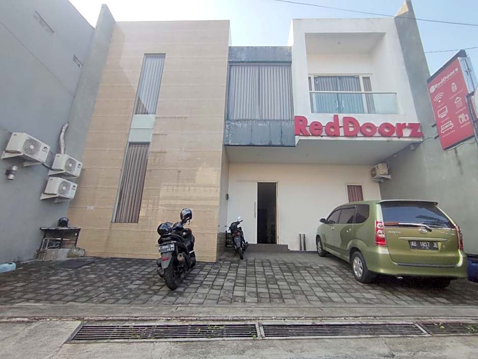 RedDoorz Syariah near Simpang Lima Semarang