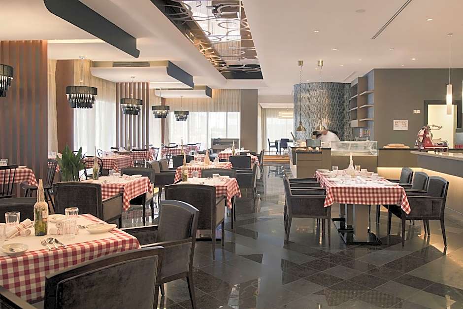 Pearl Rotana Capital Centre