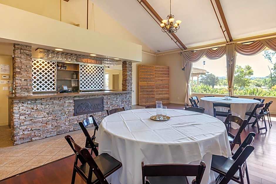 Carlton Oaks Lodge, an Ascend Collection Hotel