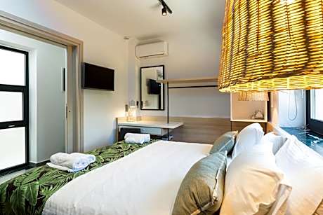 Two-Bedroom Suite Swim Up