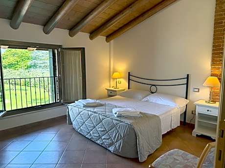 One-Bedroom Apartment Top with Garden View