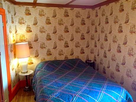 Queen Room with Ensuite Bathroom