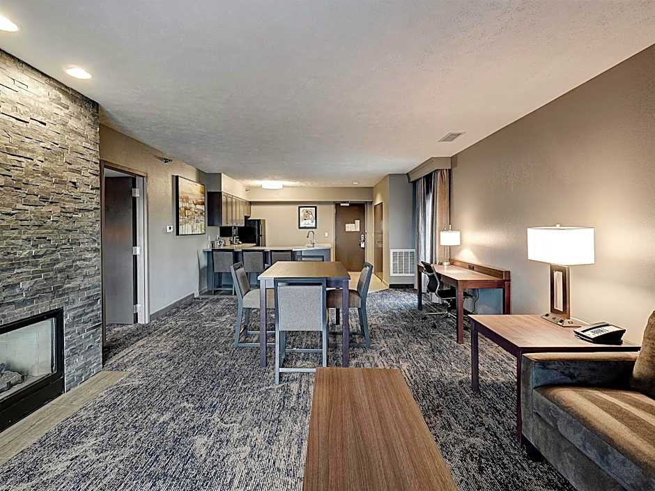 DoubleTree By Hilton Hotel Bloomington