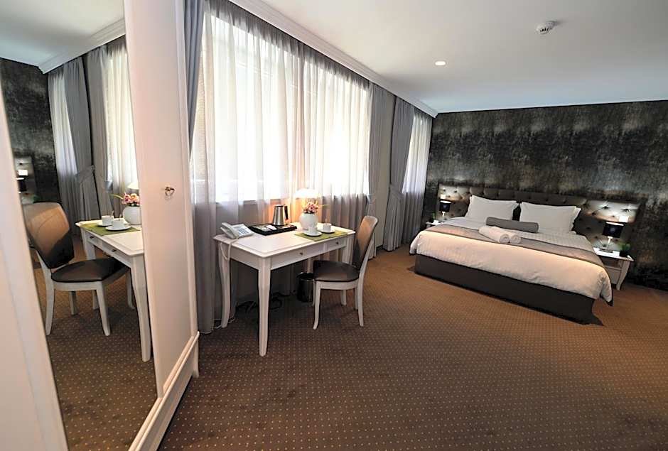 Alexandar Square Boutique Hotel