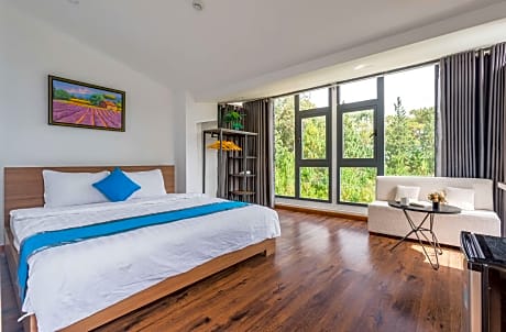 Deluxe King Garden View