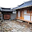 Gaeunchae Hanok Guesthouse Jeonju 2 (Korea Quality)