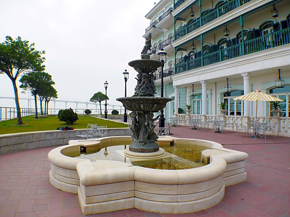 Rocks Hotel