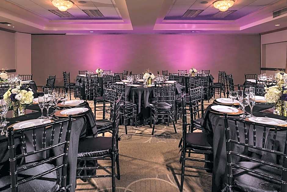 DoubleTree by Hilton Hotel Carson