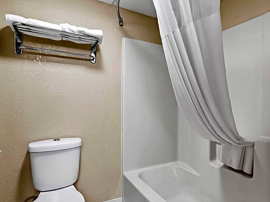 Super 8 by Wyndham Sturtevant Racine