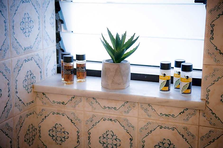 Rhodes Backpackers Boutique Hostel and Apartments