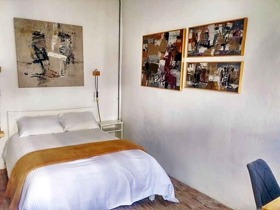 La Tozi Hotel