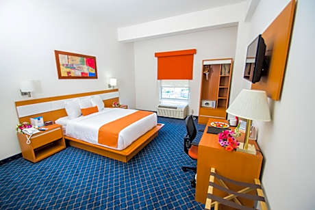 Queen Room - Accessible/Non Smoking