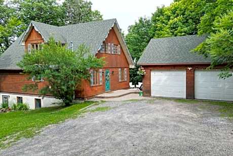 Chalet Mont Cascades w/ Spa & Fibre Optic Internet