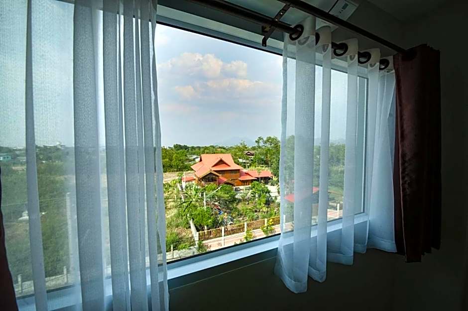 The charlotte smart hotel lopburi