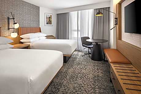 Stone Arch, Guest Room, 2 Double