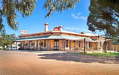 The Standpipe Golf Motor Inn