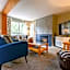 Ski In & 15 Minute Walk to the Lifts Hot Tub AC Pet Friendly
