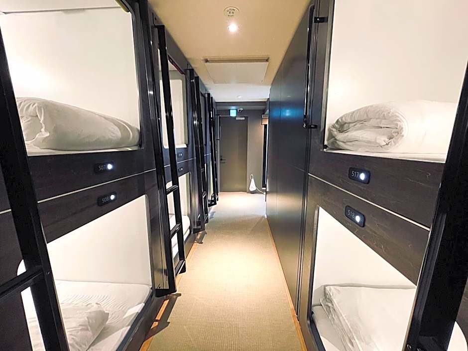 Capsule Hotel Suzumoriya