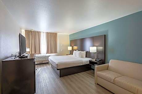 1 Queen Bed - No Smoking, No Pets