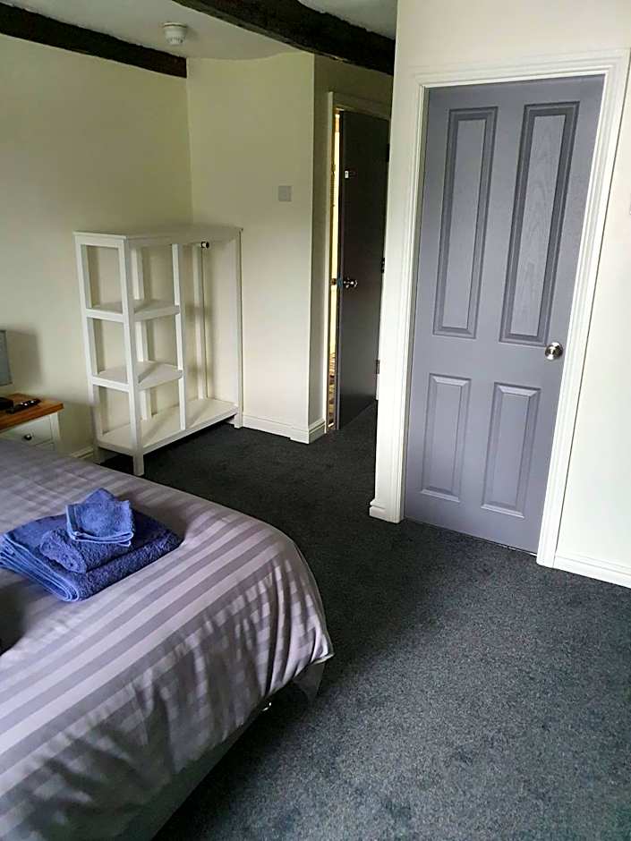 Red Lion Rooms - Self Check In