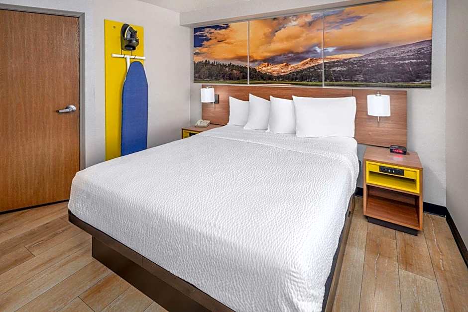 Days Inn & Suites by Wyndham Greeley
