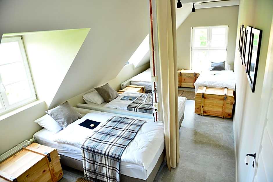 Five Point Hostel & Apartments