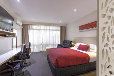 Executive Queen Room