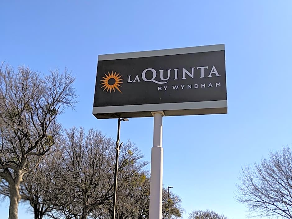 La Quinta Inn & Suites by Wyndham Dallas Dfw Airport North