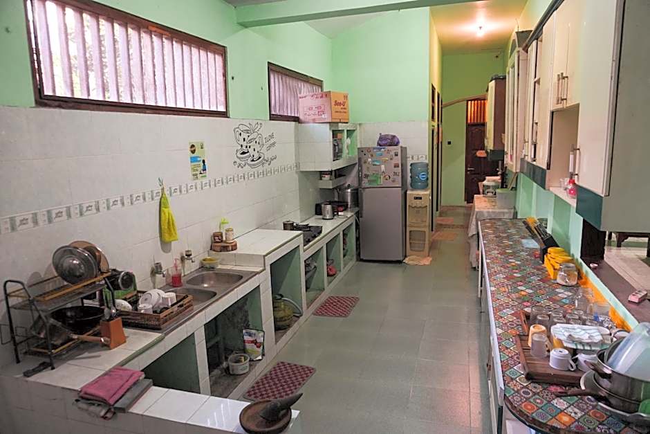 Sleepy Raccoon Hostel